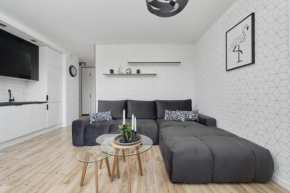 Chique Apartment for a Big Family with 2 Parking Spaces by Noclegi Renters
